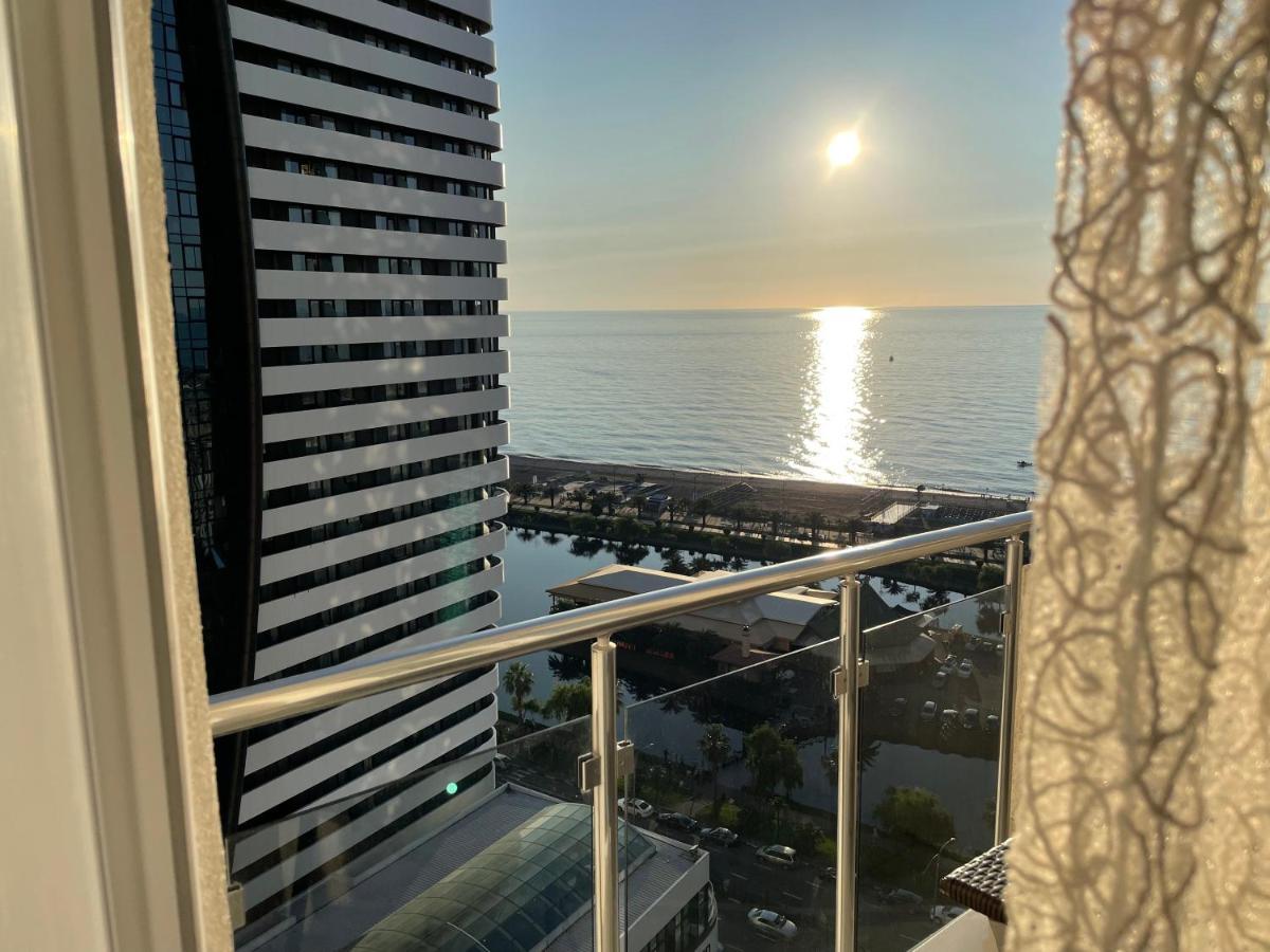 Roini Apartment Μπατούμι Εξωτερικό φωτογραφία