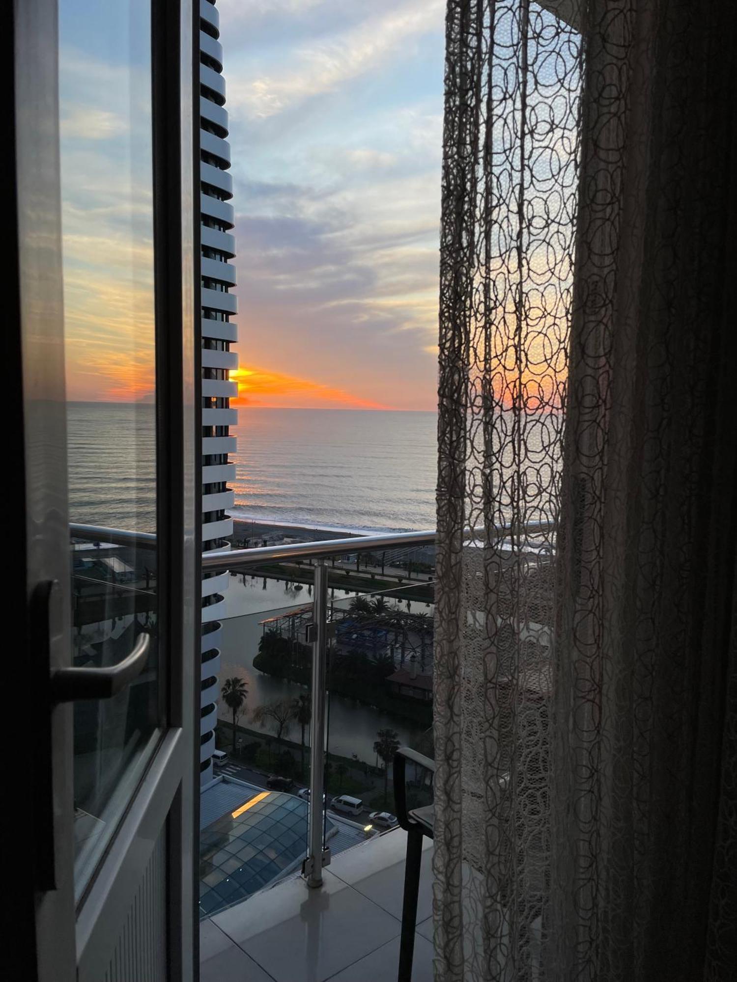 Roini Apartment Μπατούμι Εξωτερικό φωτογραφία