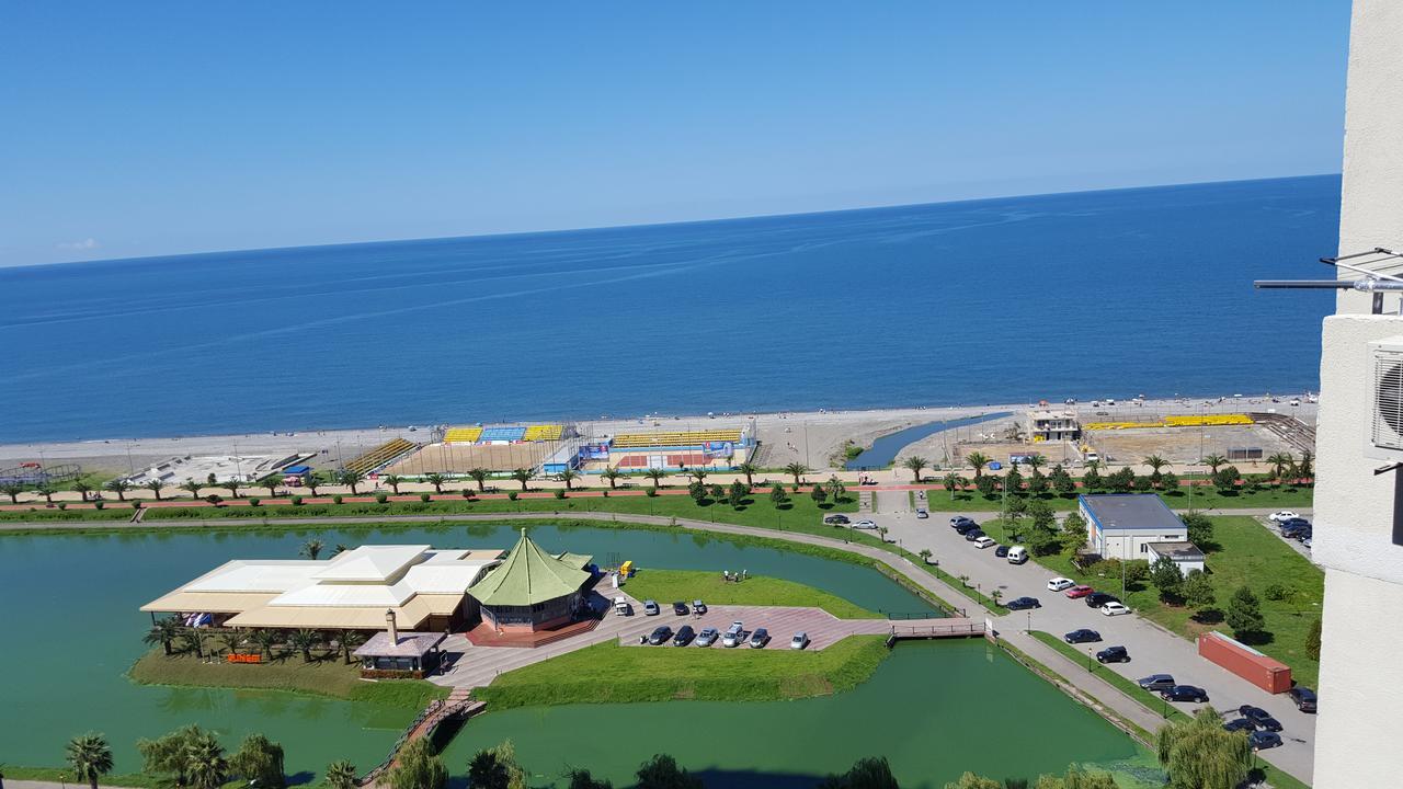 Roini Apartment Μπατούμι Εξωτερικό φωτογραφία